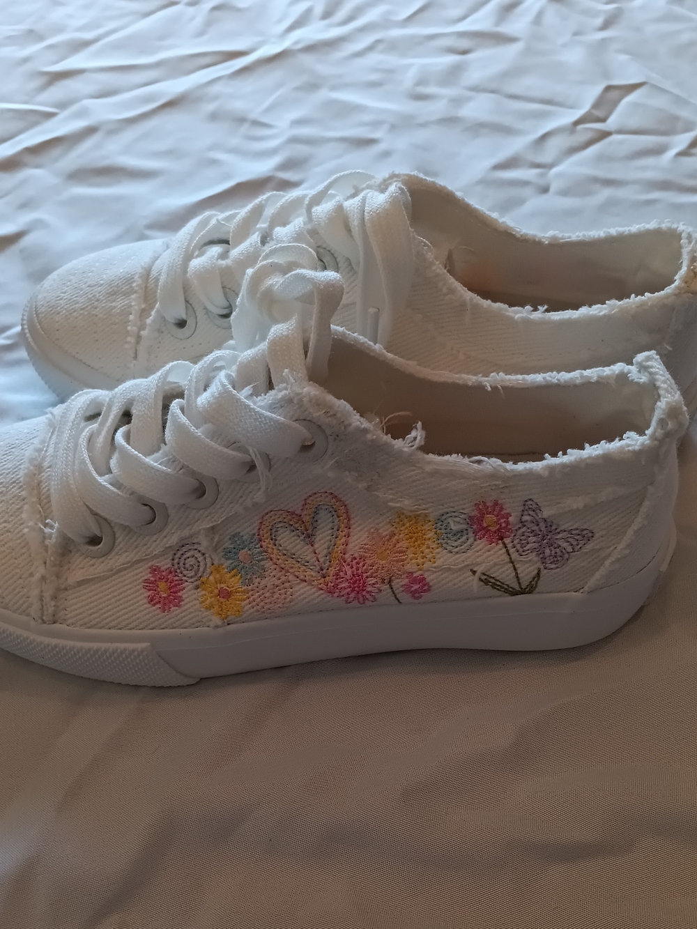 Blowfish Malibu White Floral Embroidered Child's Canvas Sneakers